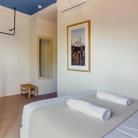 & Co. Saler Boutique 3*