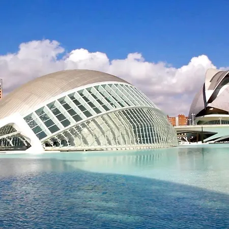 Jl Ciudad De Artes 公寓