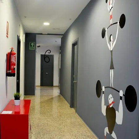Hostal Quart Youth &