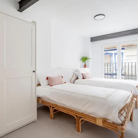 Three Floor House With Terrace Hébergement de vacances *