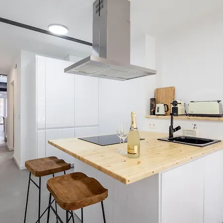 Hébergement de vacances Three Floor House With Terrace Valence