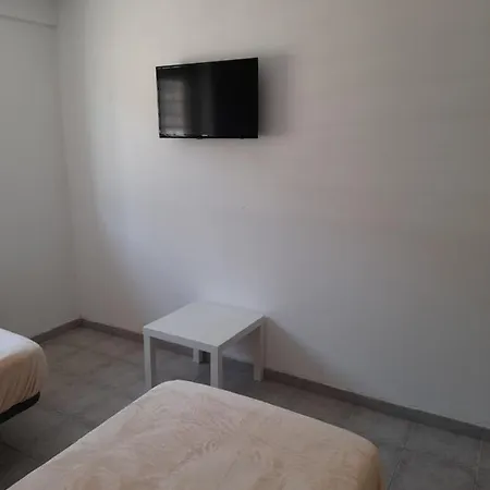 Casa de hóspedes Rosaline05 *