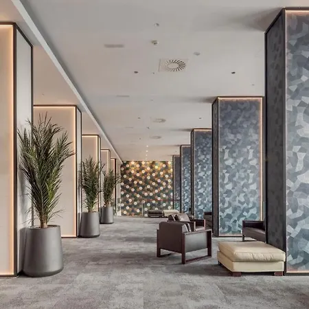 伊鲁尼瓦伦西亚4号康福特尔酒店