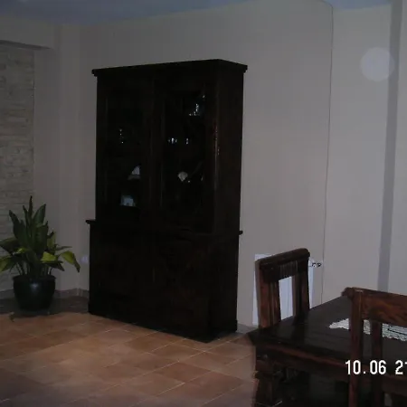 Gasthuis Room In Guest Room - Quiet Single Room In Valencia, With Large Terrace For Pets