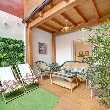 With Pool By The Beach Апартаменты