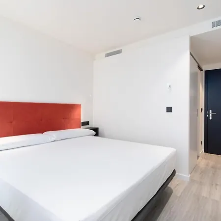 Hotell Az Hqtel Arena 3*
