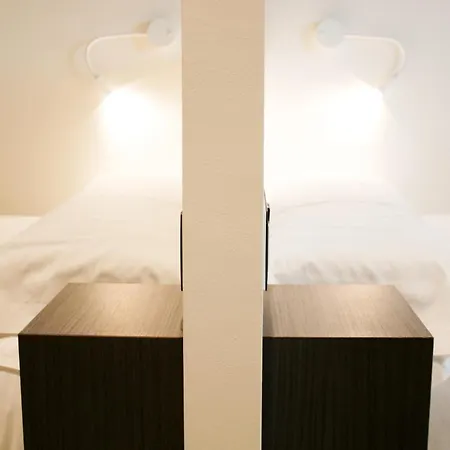 Hotell Az Hqtel Arena 3*
