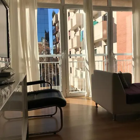 City, Quiet, Families, Homeworking, 3 Bed * Valenza