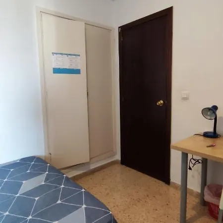 Pensión Con Cama Doble, Piso Compartido En Avenida Blasco Ibanez Valencia