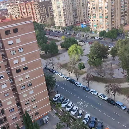 Habitación Con Cama Individual, Piso Compartido En Avenida Blasco Ibáñez Quarto em Acomodações Particulares *