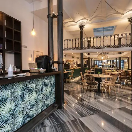 女王广场小宫殿酒店 酒店 3*