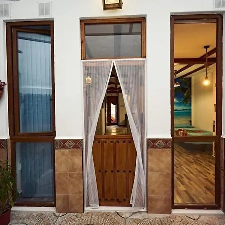 Casa Ideal Familias Con Patio Y 3 Banos アパート バレンシア