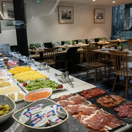 女王广场小宫殿酒店 酒店 3*