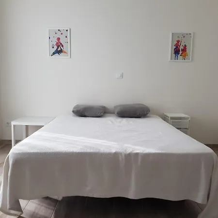 Studio Picasso Near The Port And Beach Apartman *