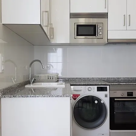 Apartman Studio Picasso Near The Port And Beach *