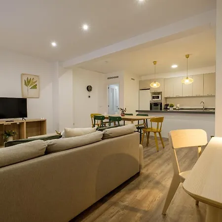 With Fluffy Beds & Private Patio * Valencia