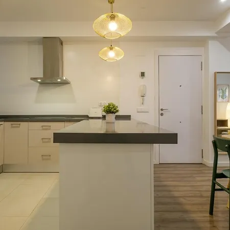 With Fluffy Beds & Private Patio * Valência