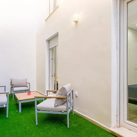 Apartment With Open-air Space