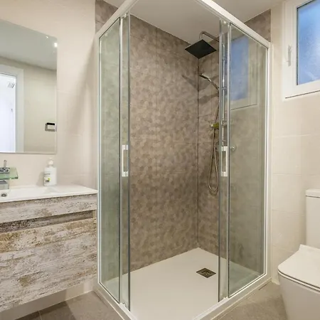 With Fluffy Beds & Private Patio Apartamento *