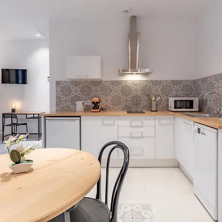 Gorgeous Close To Centre Aparthotel