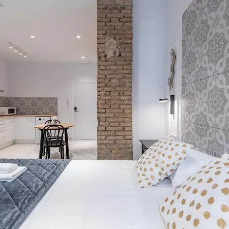 Aparthotel Gorgeous Close To Centre 4*