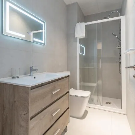 Aparthotel Gorgeous Close To Centre 4*