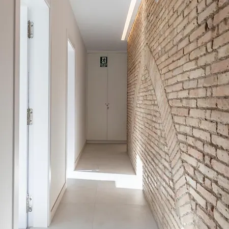 With Antique Floor & Lots Of Sun Light Aparthotel *