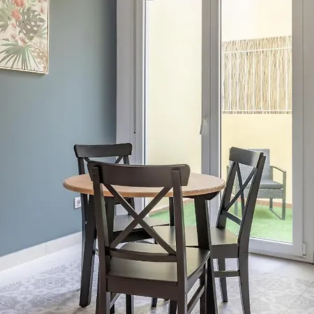 Lejlighedshotel Chic & Comfortable Apartment, Private Terrace