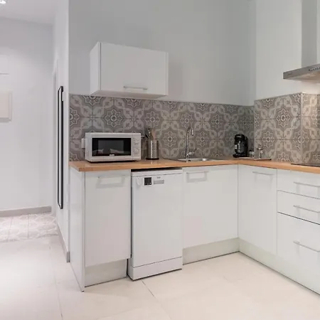 Aparthotel Chic & Comfortable Apartment, Private Terrace 4*