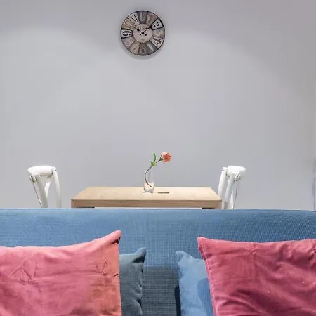 With Antique Floor & Lots Of Sun Light شقة فندقية 4*