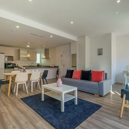 Modern, Stylish & Comfortable Валенсия