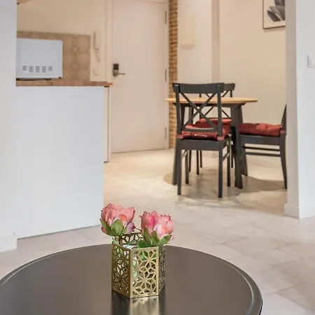 Апарт-отель Modern Close To Centre