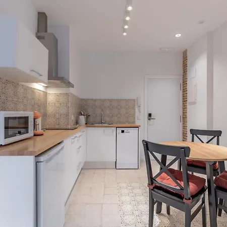Modern Close To Centre Апарт-отель Валенсия