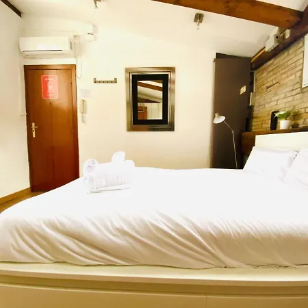Apartman Bright, Cozy And Central Attic *