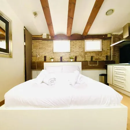Apartment Bright, Cozy And Central Attic Valencia