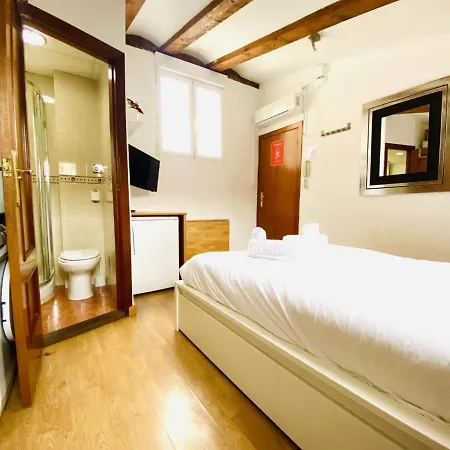 Bright, Cozy And Central Attic *