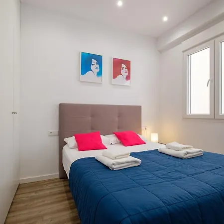 Spacious Clean & Colorful Quiet Zone Apartment *