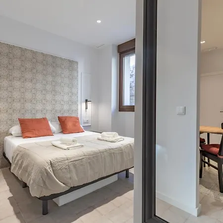 Modern Close To Centre