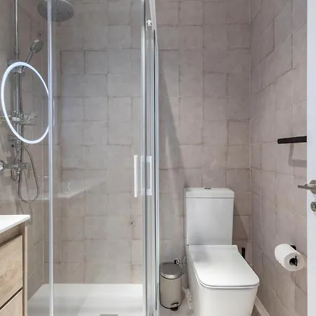 Modern Close To Centre