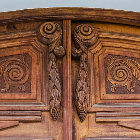 Reina 107 Boutique 4*