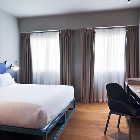 One Shot Colon Hotel