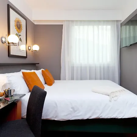 Hotel Malcom And Barret 3*