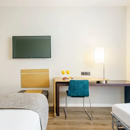 伊鲁尼瓦伦西亚4号康福特尔酒店 4*