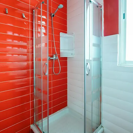 Purple Nest Hostel *