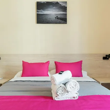 Red Nest Valencie