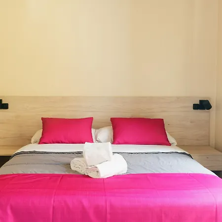 Hostel Red Nest