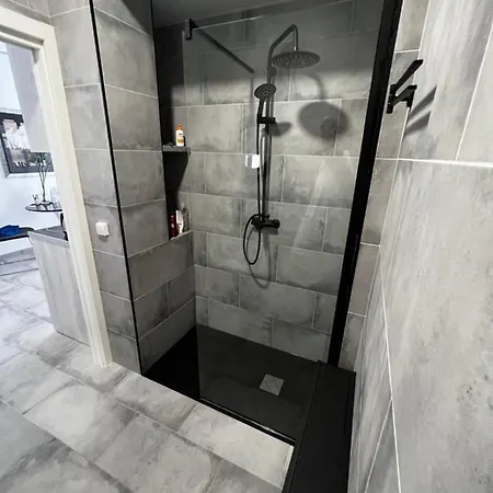 Near The Port, Of Arts And 10min To The *