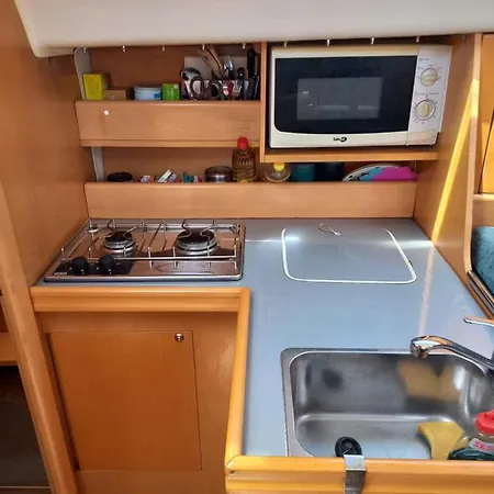 Botel Excelente Velero En