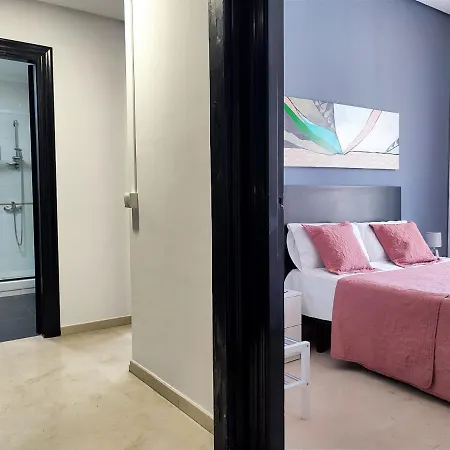 Flats Friends Plaza De La Reina Guest house