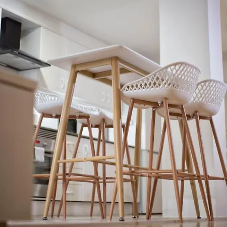 Spacious And Modern Apartment Close To The Beach! شقة *